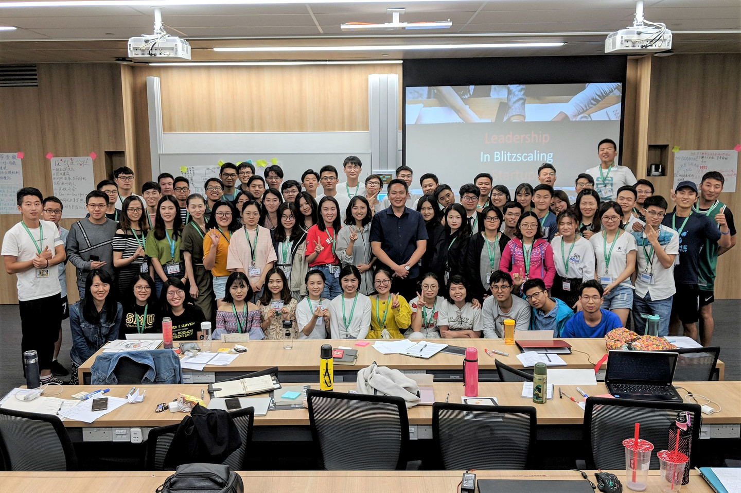 Foo Chek Wee speaking to university students from China at SMU.